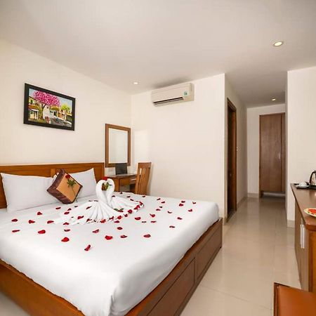Twilight Beach Hotel Danang Exterior photo