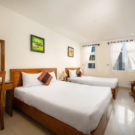 Twilight Beach Hotel Danang Exterior photo