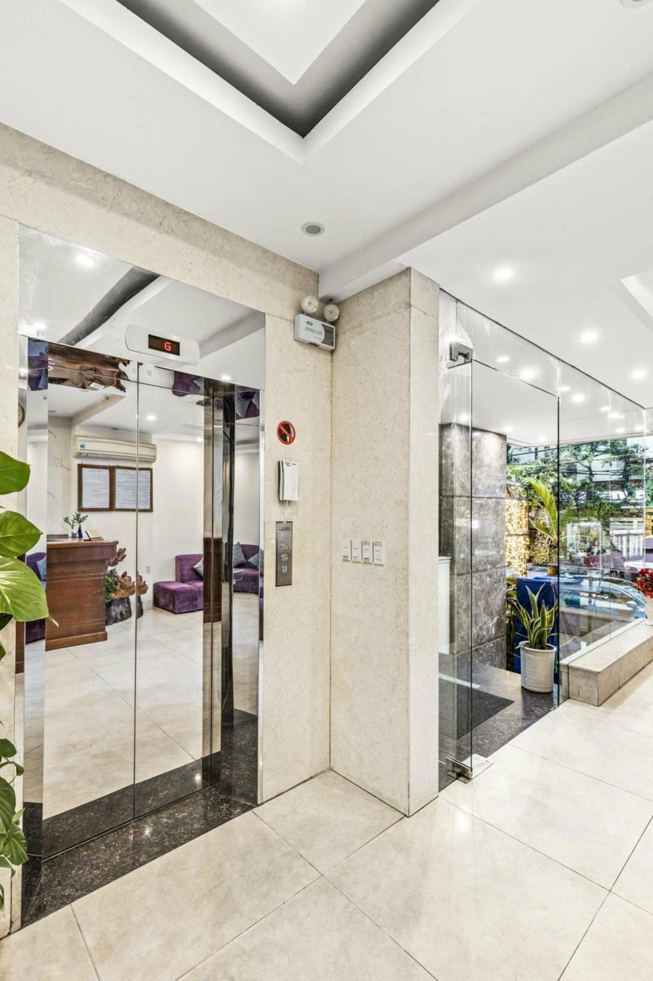 Twilight Beach Hotel Danang Exterior photo