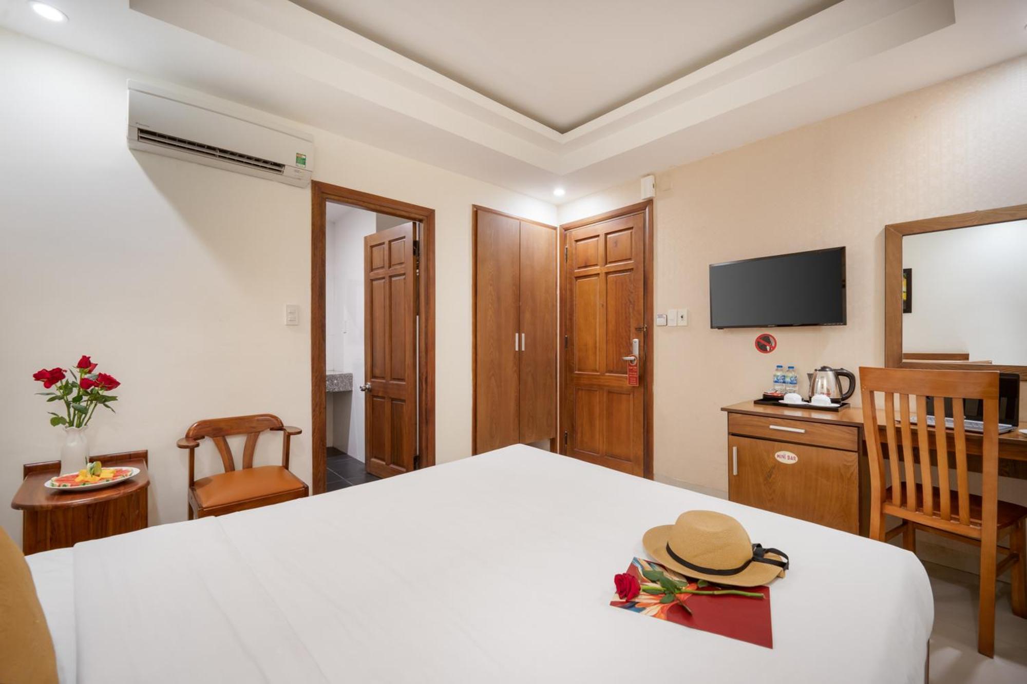Twilight Beach Hotel Danang Exterior photo