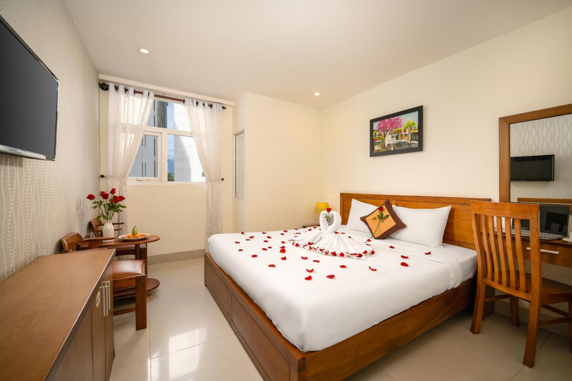 Twilight Beach Hotel Danang Exterior photo