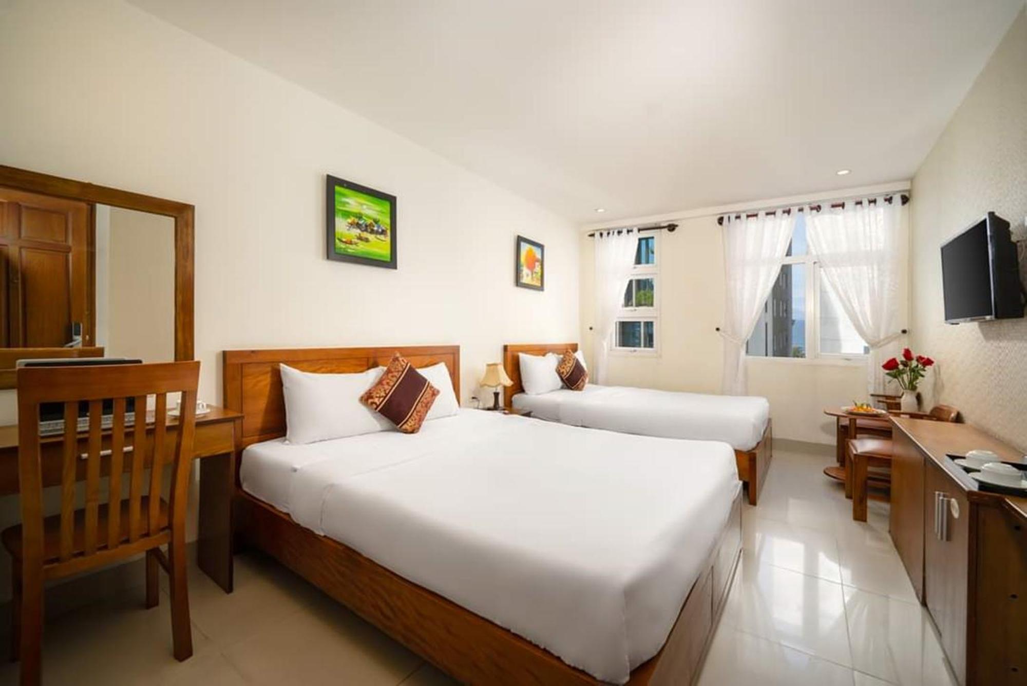 Twilight Beach Hotel Danang Exterior photo