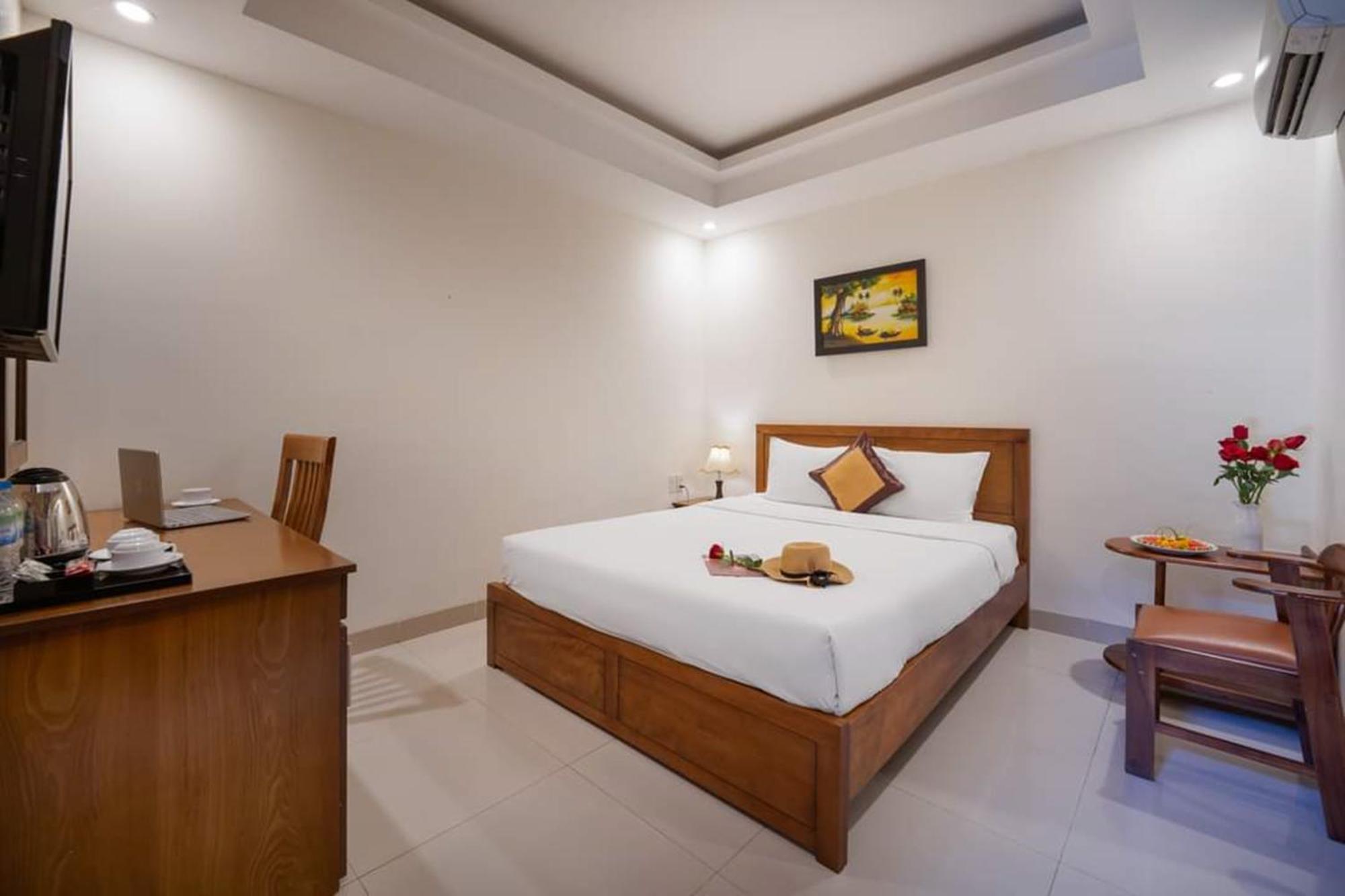 Twilight Beach Hotel Danang Exterior photo
