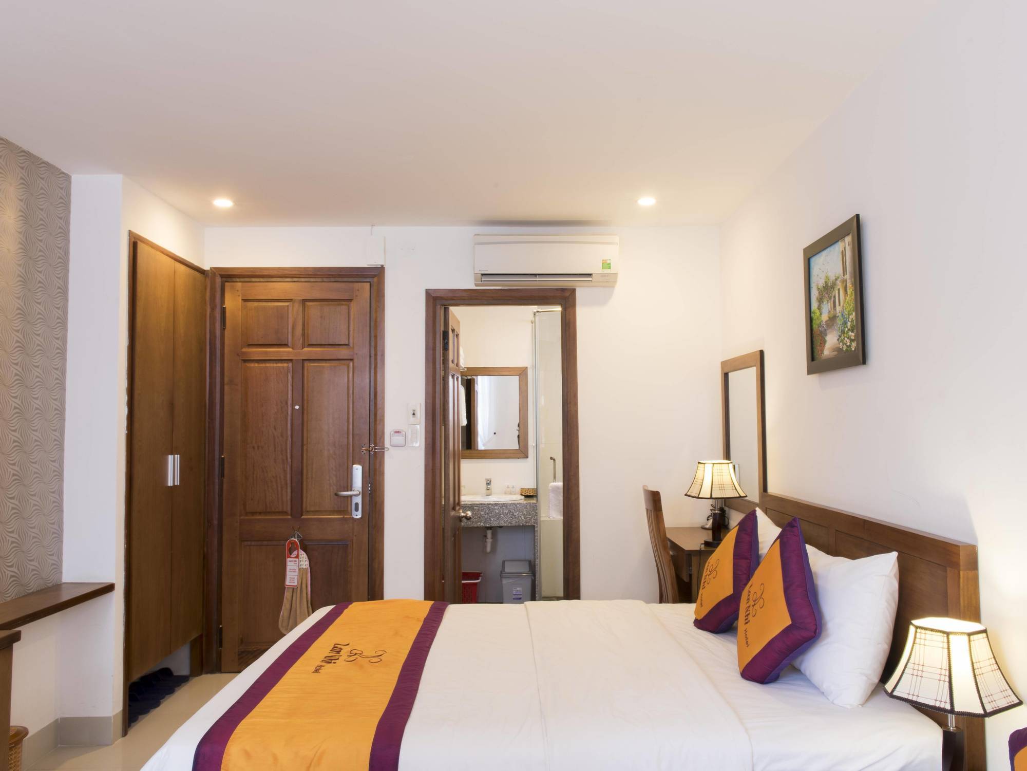 Twilight Beach Hotel Danang Exterior photo