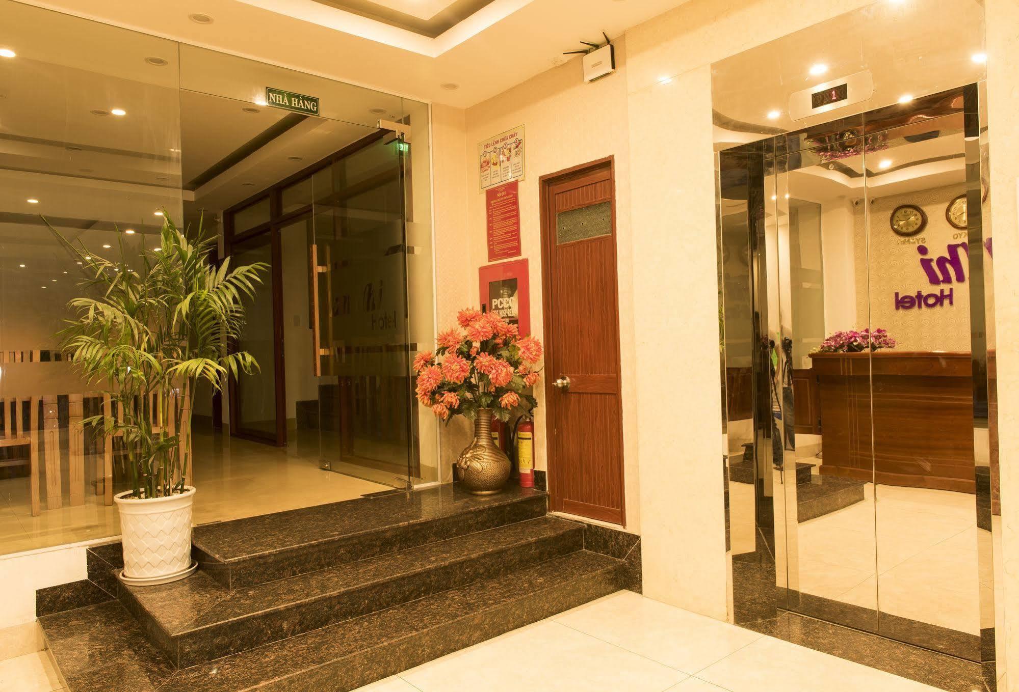 Twilight Beach Hotel Danang Exterior photo