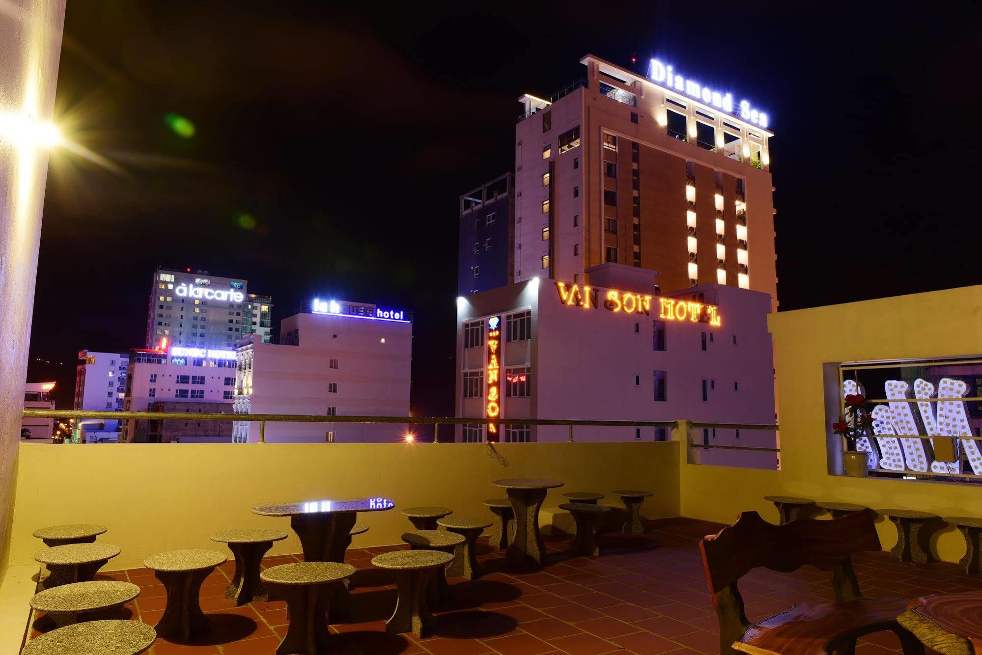 Twilight Beach Hotel Danang Exterior photo
